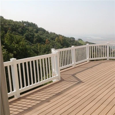 מעקה גדר ויניל לבן